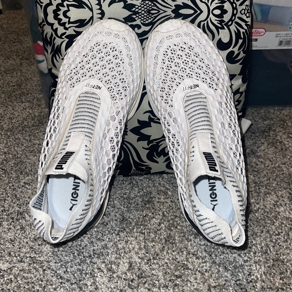 White Pumas